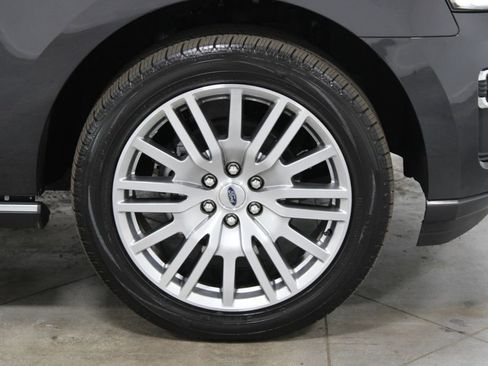 Used 2024 Ford Expedition Limited image 12