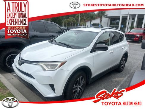 Used 2017 Toyota RAV4 LE image 1