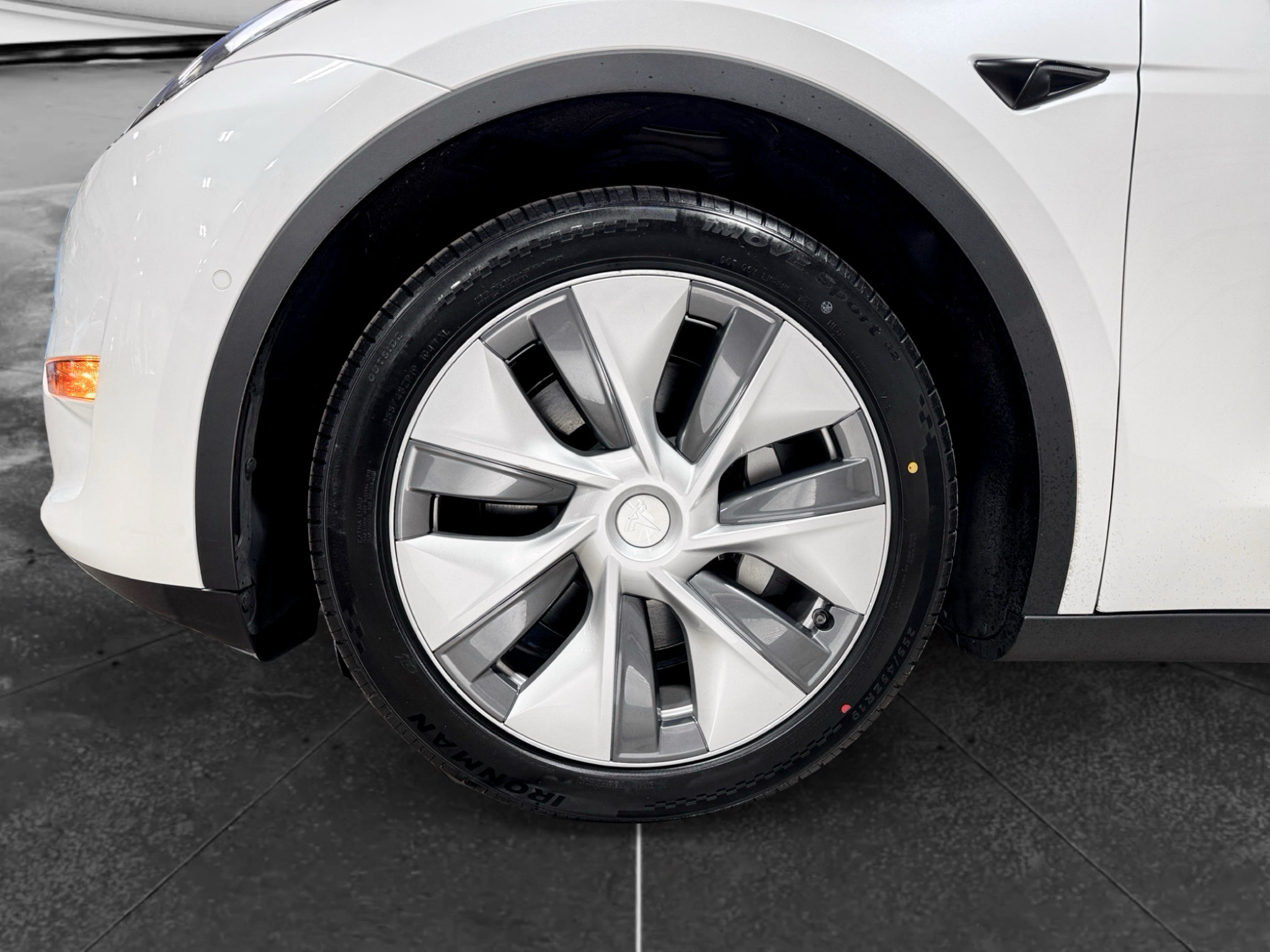 Used 2022 Tesla Model Y Long Range AWD/4WD image 29