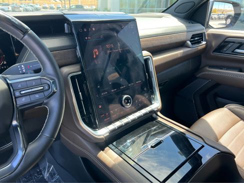 Used 2025 GMC Yukon Denali Ultimate AWD/4WD image 38
