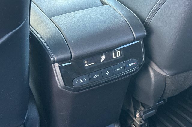 Used 2023 Toyota Highlander XSE AWD/4WD image 16