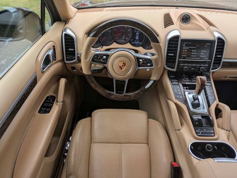 Used 2016 Porsche Cayenne AWD/4WD image 16