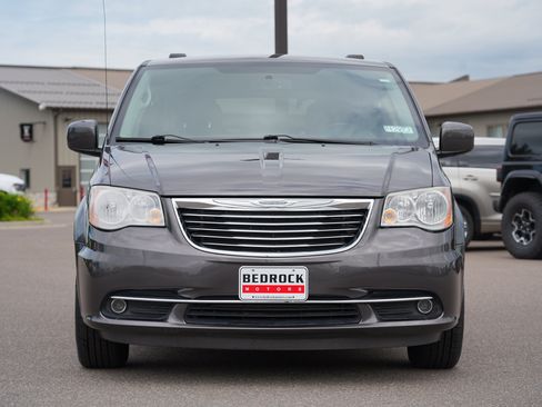 Used 2016 Chrysler Town & Country Touring w/ Driver Convenience Group FWD image 8