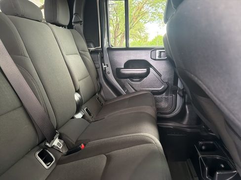 Used 2021 Jeep Gladiator Willys image 27