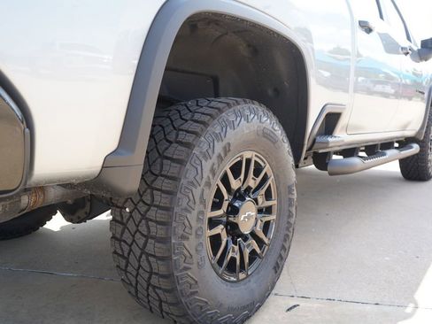 New 2026 Chevrolet Silverado 2500 ZR2 w/ LPO, Dark Essentials Package AWD/4WD image 10