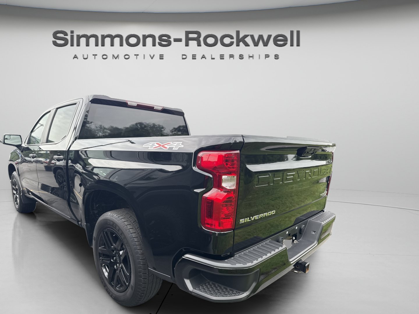 Used 2023 Chevrolet Silverado 1500 Custom AWD/4WD image 2