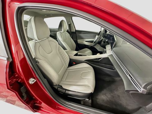 Used 2024 Hyundai Elantra Limited FWD image 33