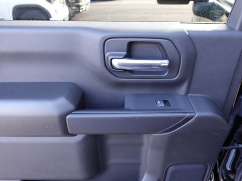 Used 2025 Chevrolet Silverado 2500 Custom w/ Custom Value Package image 18