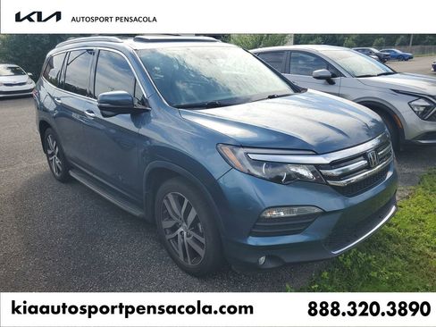 Used 2017 Honda Pilot Touring image 1