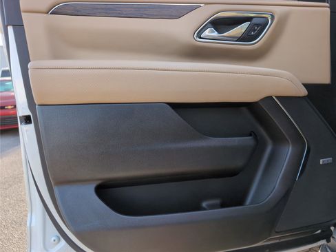 Used 2023 Chevrolet Suburban Premier w/ Premium Package image 11