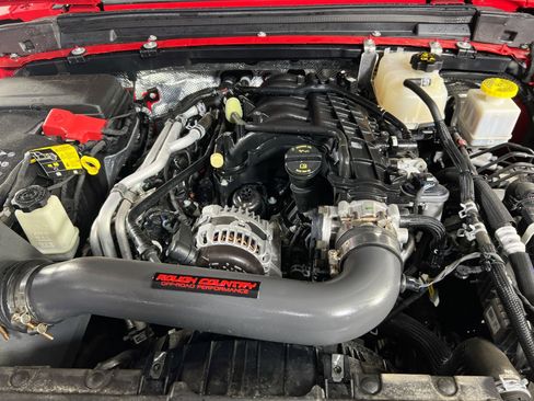 Used 2024 Jeep Gladiator Sport image 28