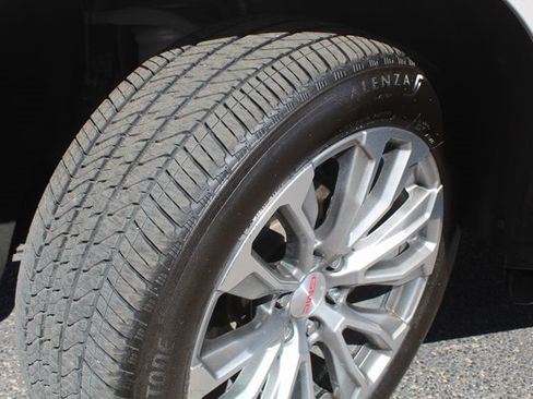 Used 2021 GMC Yukon XL Denali w/ Denali Premium Package image 14