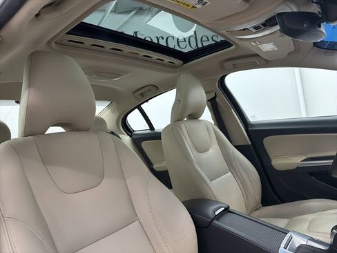 Used 2017 Volvo S60 T5 Inscription image 27