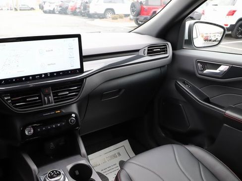 Used 2025 Ford Escape ST-Line Elite w/ Premium Technology Package image 28