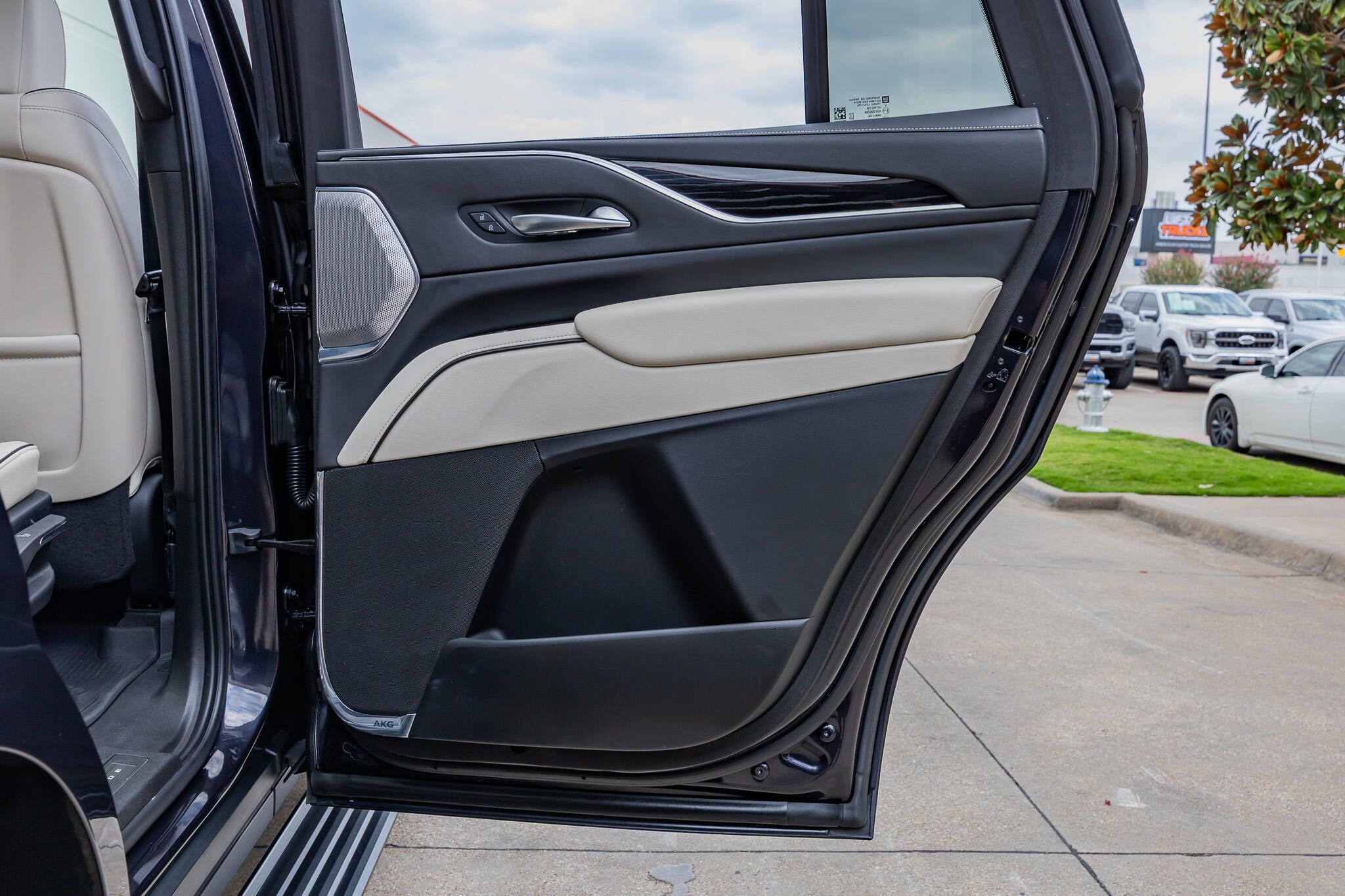 Used 2022 Cadillac Escalade Sport w/ Touring Package AWD/4WD image 37