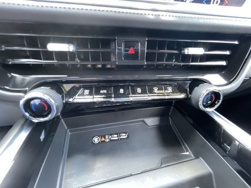 Certified 2025 Chevrolet Suburban LT RWD image 35