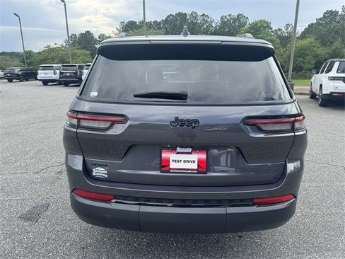 Used 2024 Jeep Grand Cherokee L Laredo image 4