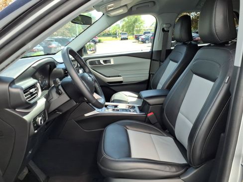 Certified 2023 Ford Explorer XLT w/ Equipment Group 202A AWD/4WD image 17