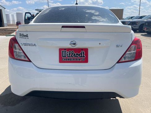 Used 2018 Nissan Versa SV FWD image 7