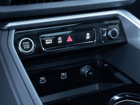 New 2025 Audi Q5 Prestige image 16