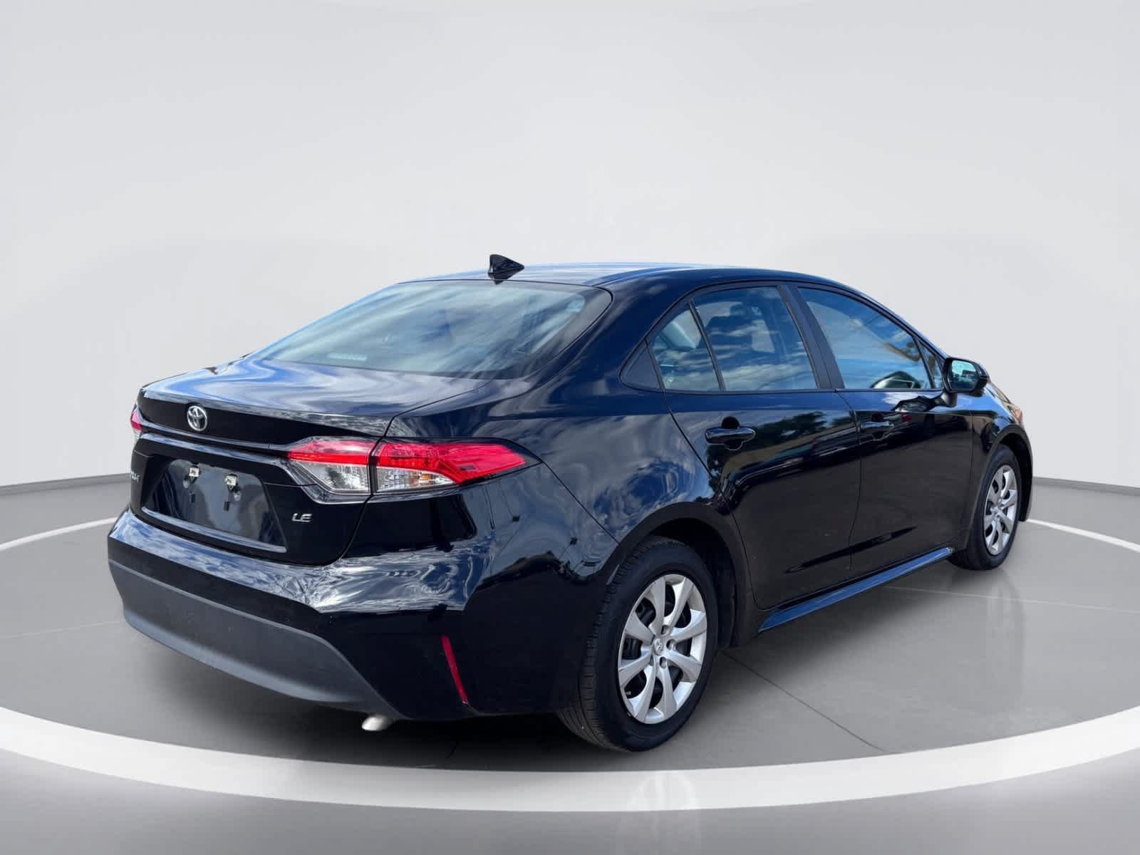 Used 2025 Toyota Corolla LE FWD image 6