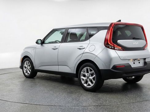 Used 2025 Kia Soul LX w/ LX Technology Package FWD image 6