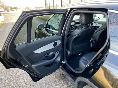 Used 2019 Mercedes-Benz GLC 300 4MATIC w/ Premium Package image 18