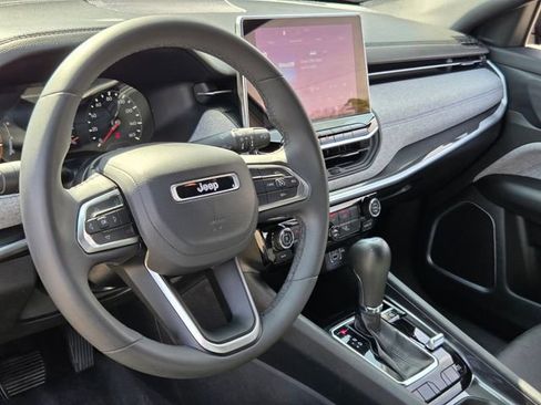 Used 2024 Jeep Compass Latitude image 11