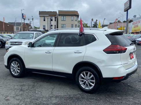 Used 2018 Nissan Rogue SV w/ Premium Package AWD/4WD image 4