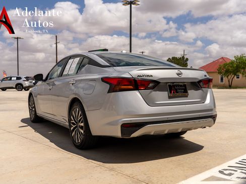 Used 2024 Nissan Altima 2.5 SV FWD image 4