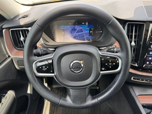 Used 2023 Volvo XC60 T8 Plus w/ Climate Package AWD/4WD image 11