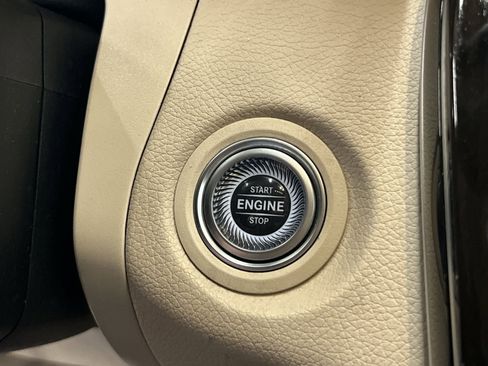 Used 2021 Mercedes-Benz GLC 300 4MATIC image 30