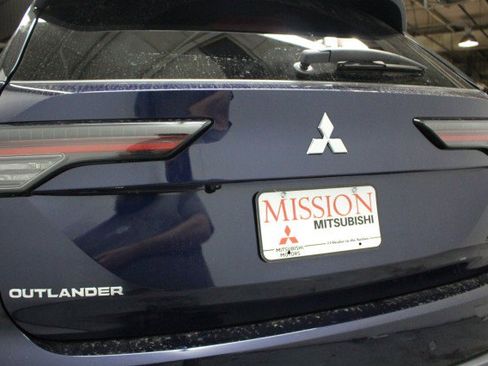 New 2026 Mitsubishi Outlander SE image 4