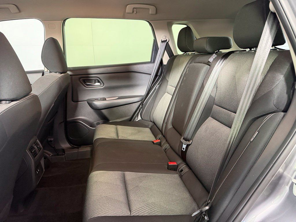Used 2025 Nissan Rogue SV AWD/4WD image 17