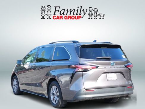 Used 2022 Toyota Sienna XLE FWD image 4