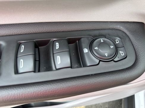 Used 2022 GMC Terrain SLE FWD image 18