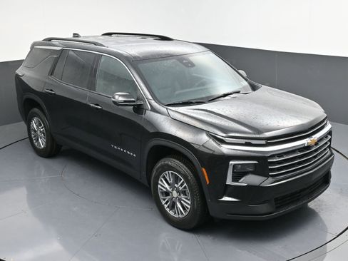 New 2026 Chevrolet Traverse LT w/ Driver Confidence Package AWD/4WD image 39