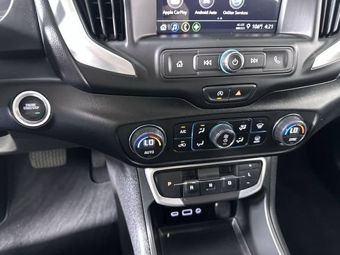 Used 2024 GMC Terrain SLE w/ Driver Convenience Package FWD image 17