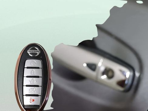 Used 2020 Nissan Rogue SV w/ Premium Package FWD image 17