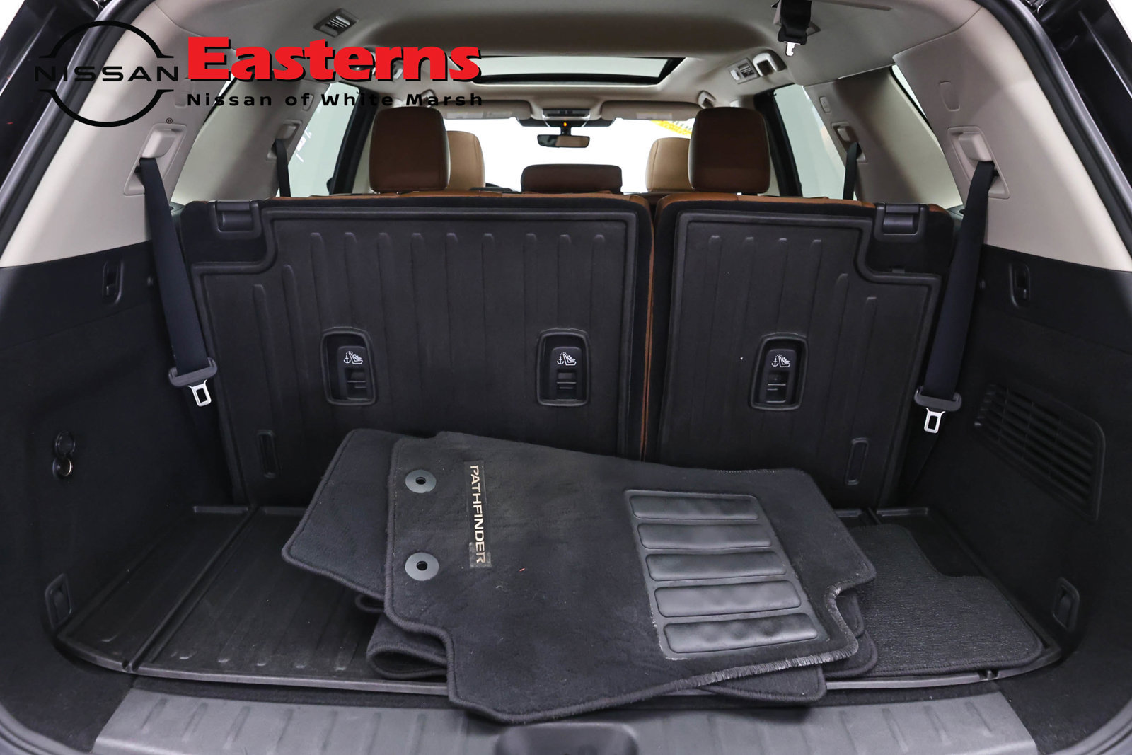 Used 2023 Nissan Pathfinder Platinum w/ Cargo Package AWD/4WD image 9