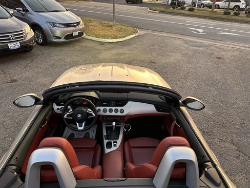Used 2011 BMW Z4 sDrive30i image 21