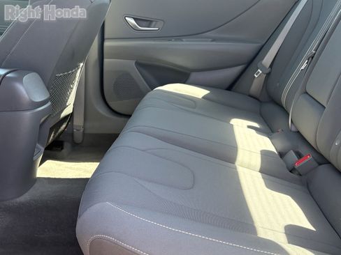 Used 2025 Hyundai Elantra SEL FWD image 22