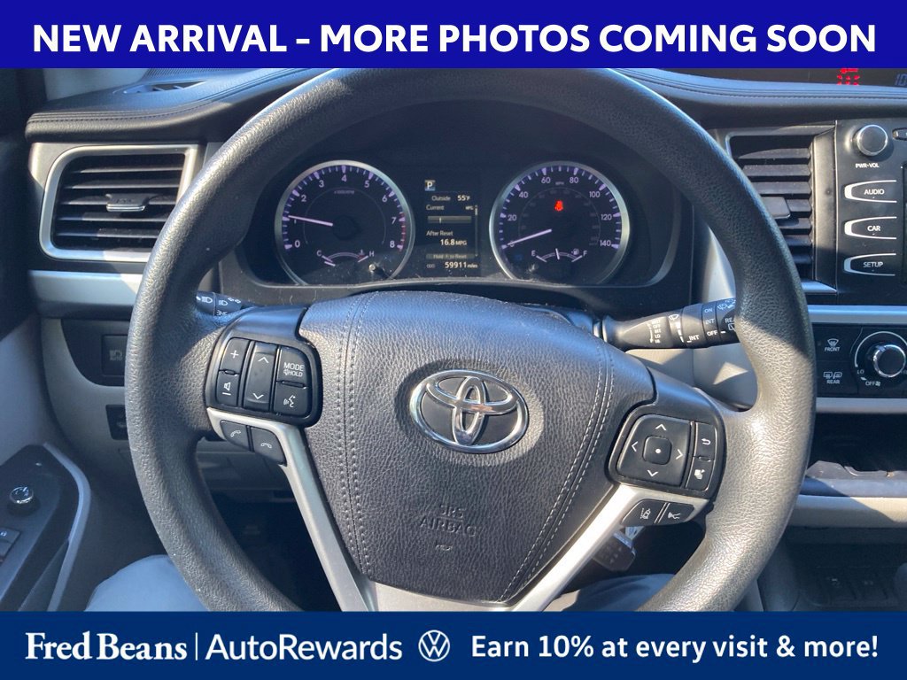 Used 2019 Toyota Highlander LE AWD/4WD image 12
