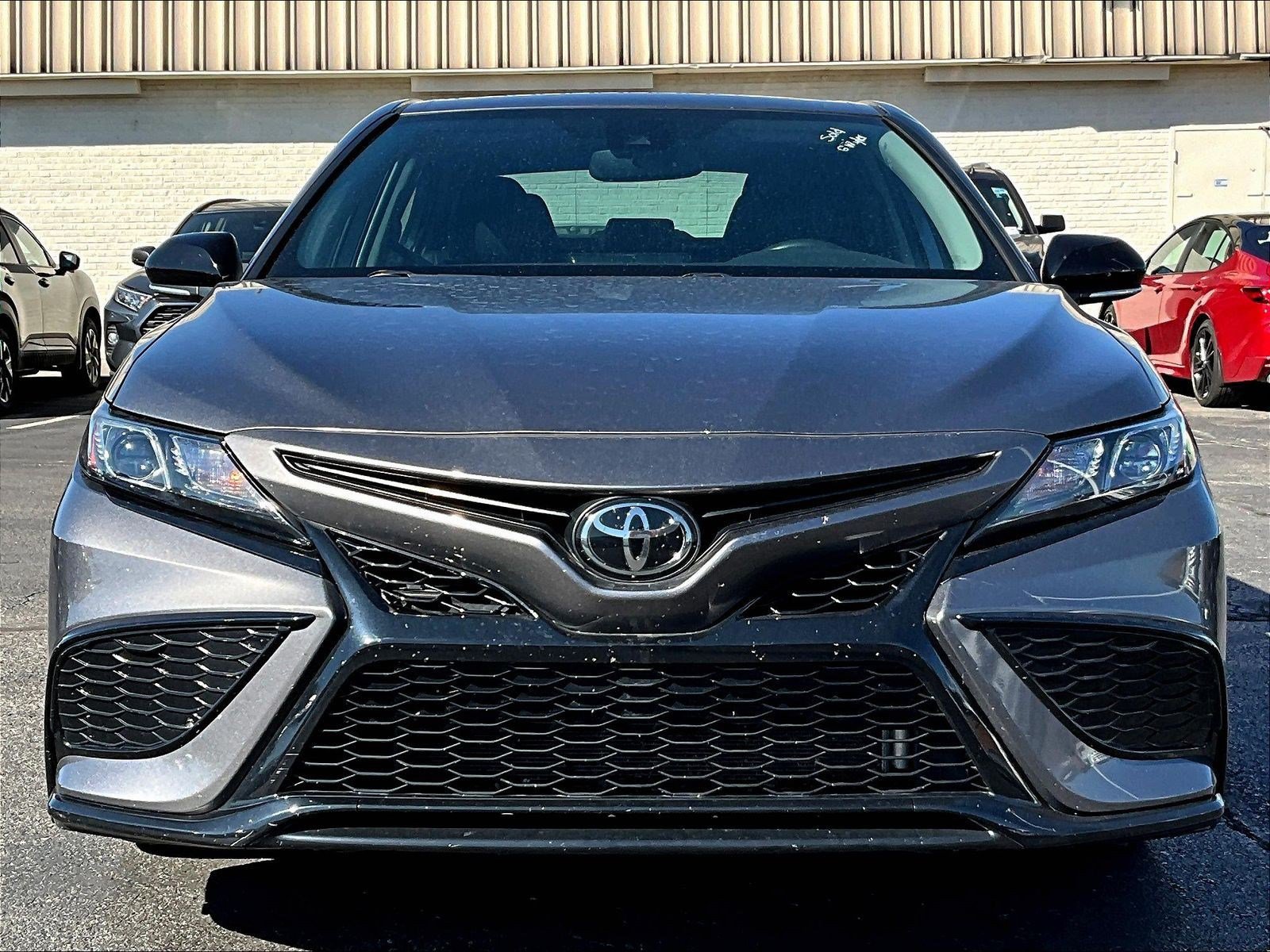 Used 2023 Toyota Camry SE w/ Convenience Package FWD image 2