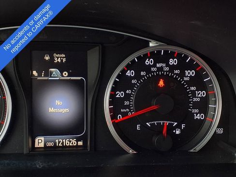 Used 2015 Toyota Camry image 18