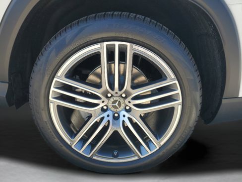 Certified 2026 Mercedes-Benz GLS 450 4MATIC image 39