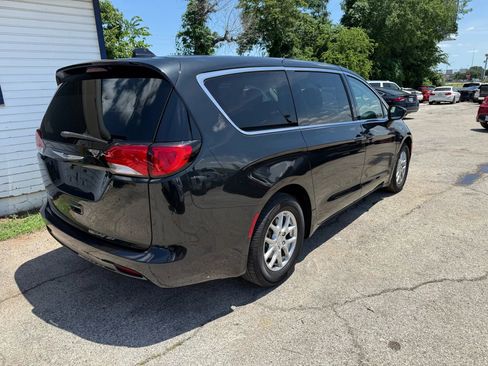 Used 2020 Chrysler Voyager LX image 5