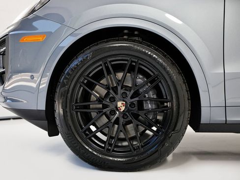 New 2026 Porsche Cayenne Coupe AWD/4WD image 12