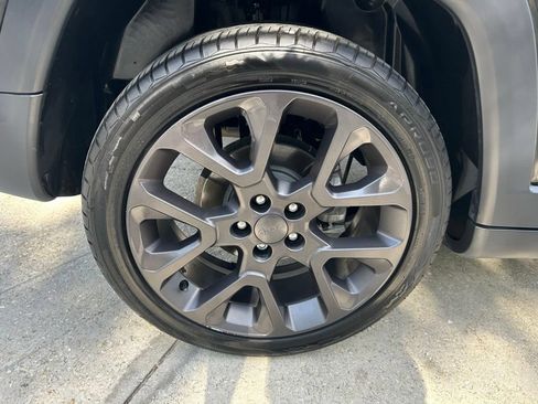 Certified 2021 Jeep Compass Latitude FWD image 30