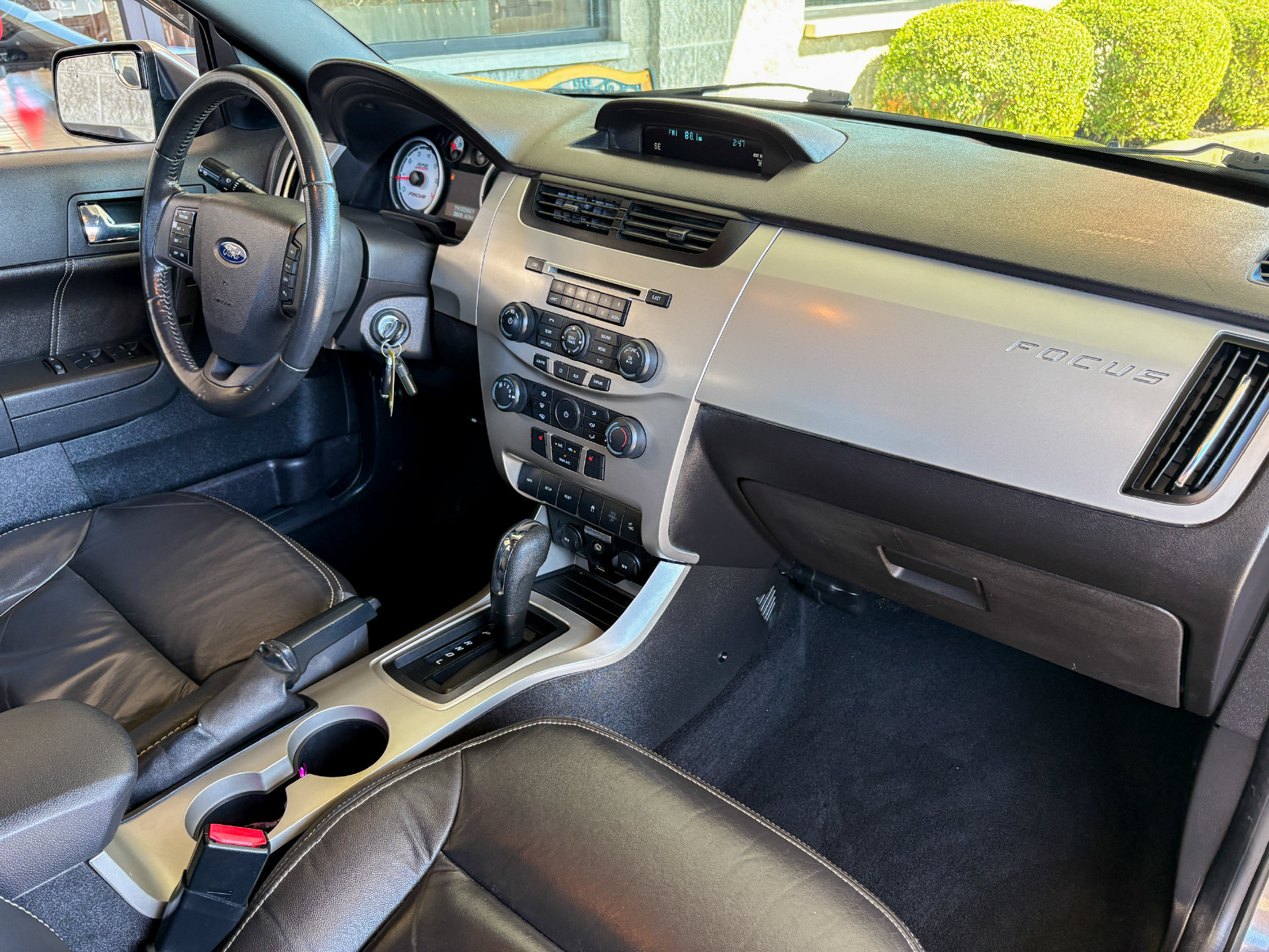 Used 2010 Ford Focus SEL FWD image 17
